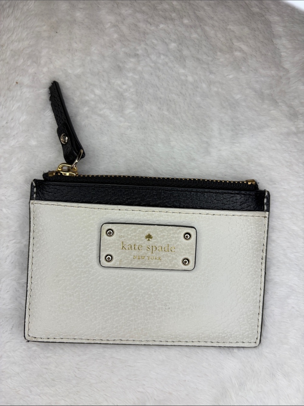 kate spade White and Black Leather Zip Card Case with Gold Plaque